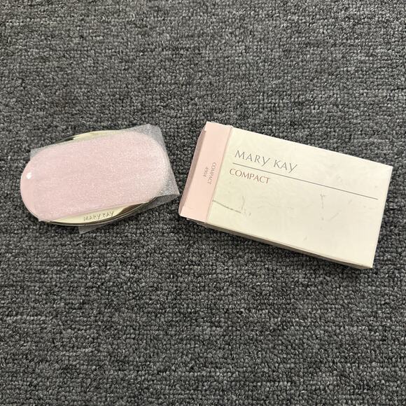 Mary Kay NIB Refillable Pink Oval Compact Retired #4904 NOS - Picture 1 of 3